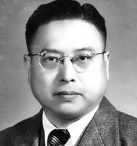 1949年，黄竞武被捕，敌人见他不屈服，就把他活埋。当泥土将他全部埋没时，敌人正