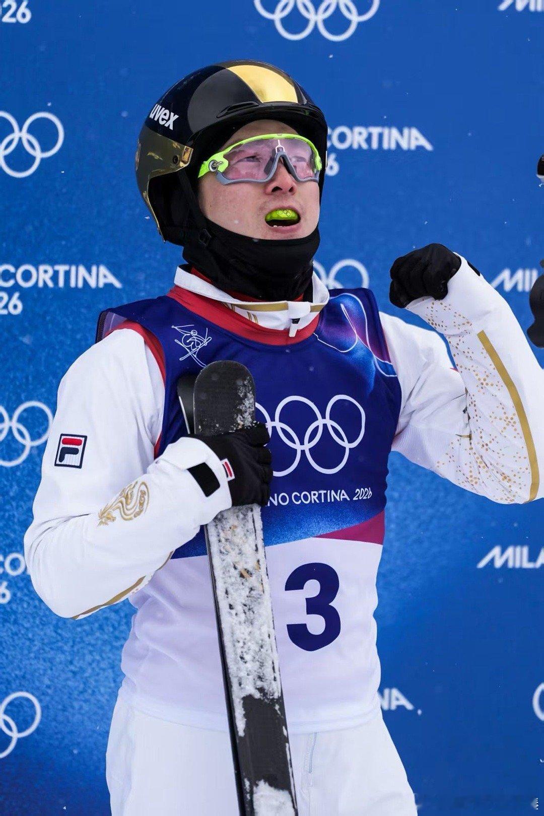 空中技巧国家队比赛服有多少黑科技FILA还是会找队啊