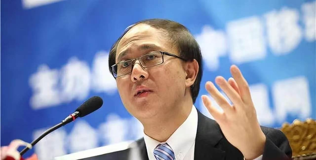 中美“差距”究竟在哪？邱震海语出惊人：“中国辛辛苦苦在14亿人中培养人才，老美是