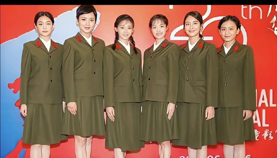 《芳华》五美是冯小刚精心挑选出来的。要的是天然朴实无华的美，她们五人也不负众望，