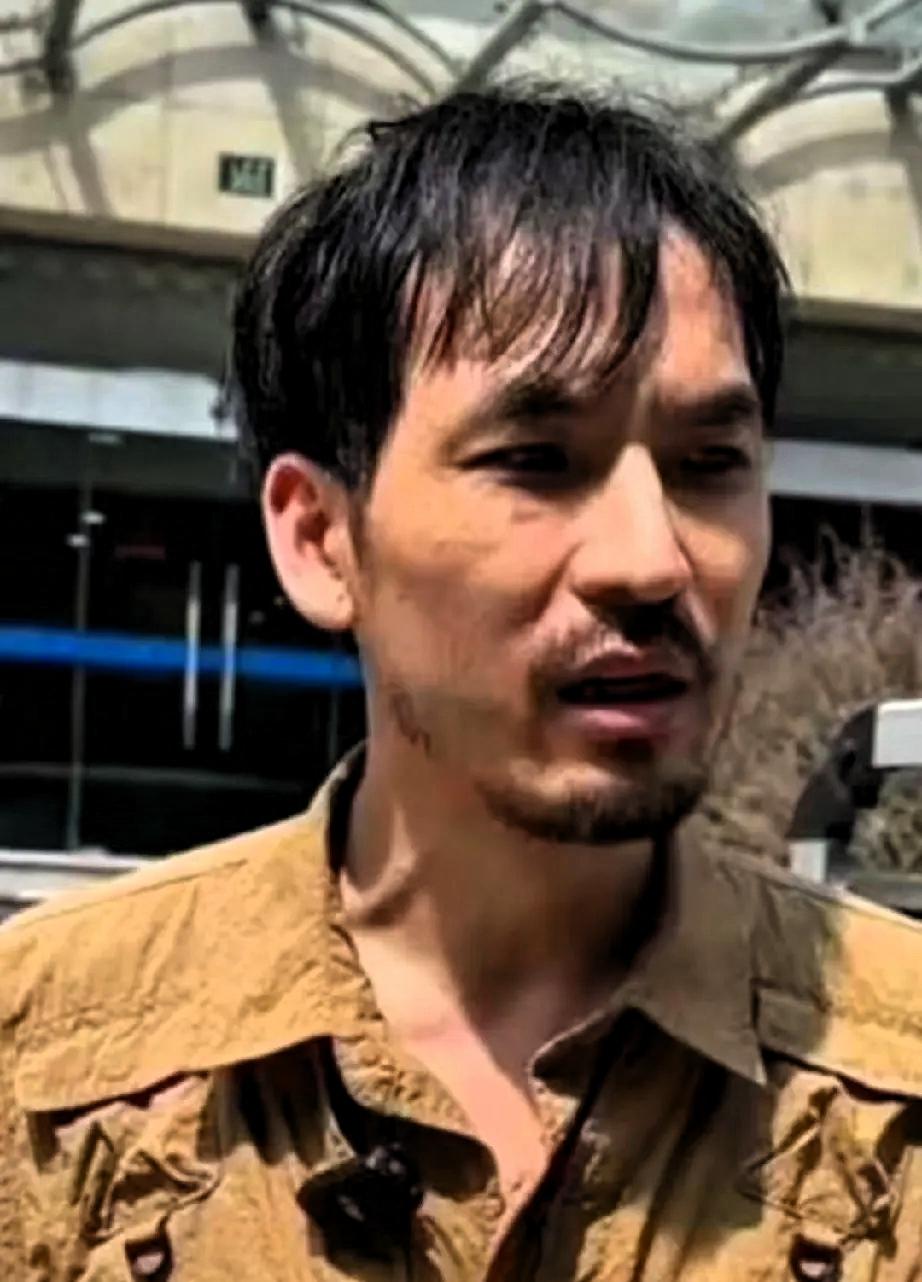 果然还是男人最了解男人！
我问老公，网红铁头粉丝几百万，拍视频赚了那么多钱，为什