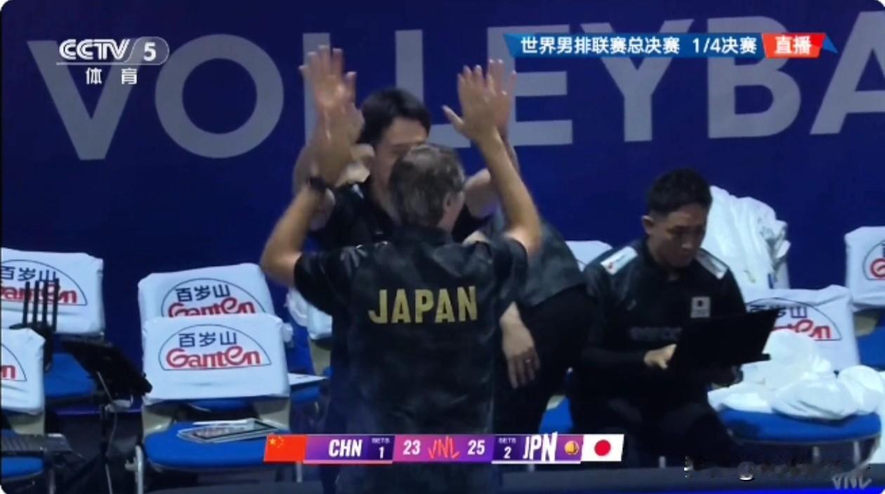 中国男排1-3日本男排，无缘4强!
男排世联赛1/4决赛，中国男排迎战排名第一的