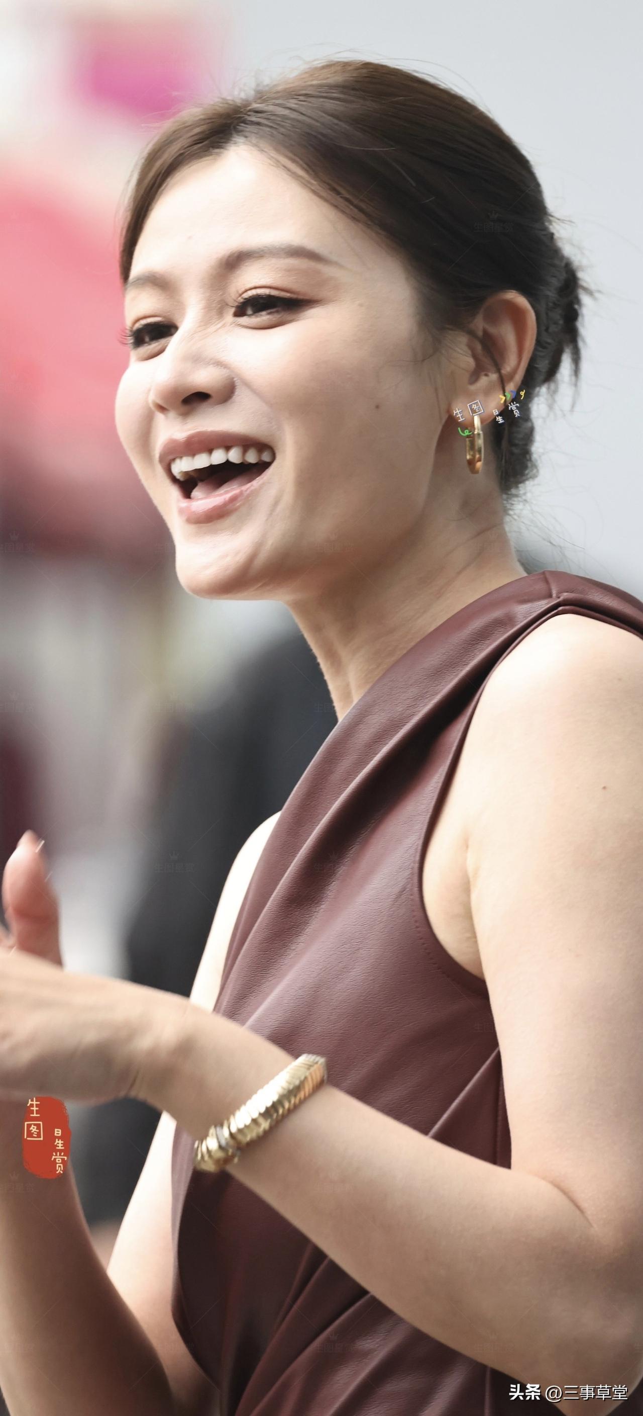 酒红色斜肩礼服，优雅明艳