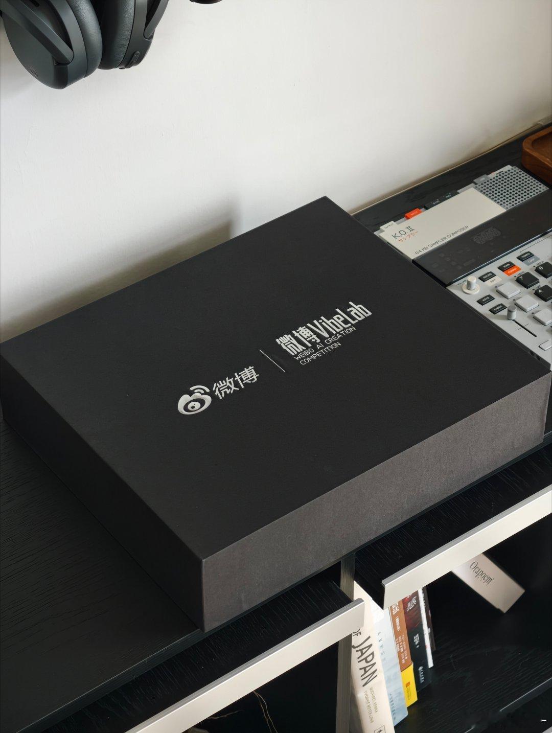 收到了微博发来的微博vibelab 活动邀请函，这礼盒太棒了，超实用！另外我也将