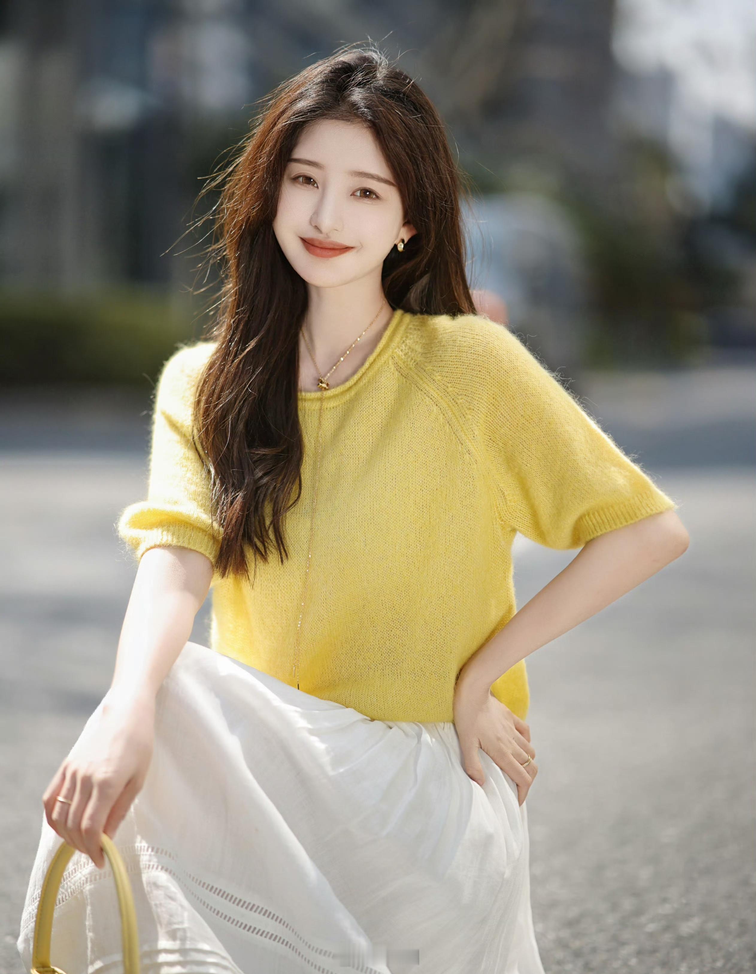 阳光就是最好的滤镜，这么明媚的一套 放9图不过分吧？ ​ ​​​