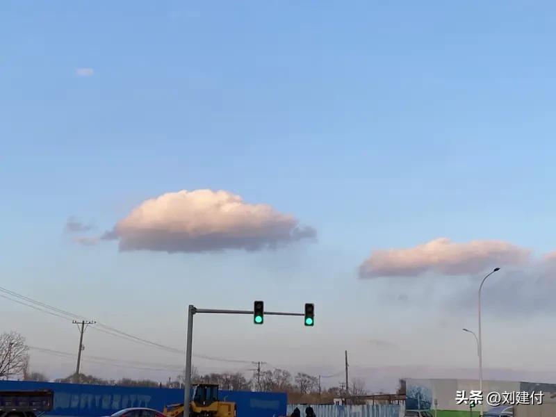 老人拔6颗牙做种植牙手术 4天后离世 2025年10月，西安70岁老人孙先生在双