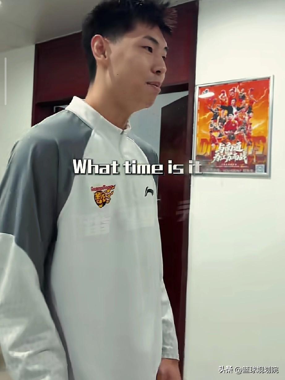 广东男篮口号现在是崔永熙和胡明轩喊了！

崔永熙复出后，给广东男篮后场带来了巨大