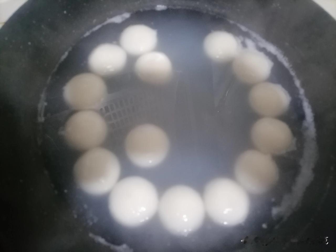 生活就像汤圆，有甜有咸！
今日元宵节，你吃汤圆了吗？