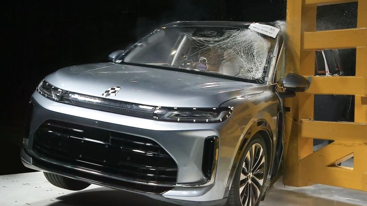 五菱+华为携手造车，顺利通过C-NCAP安全测试。
 
不管智能汽车配置多花哨，