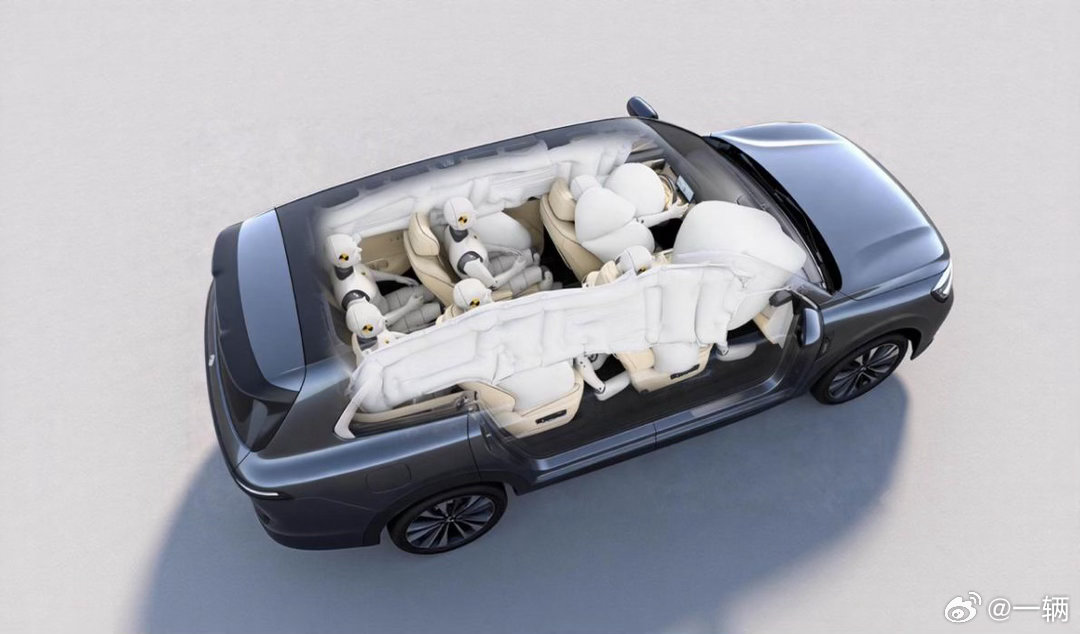 五菱系的华境是五菱冲击高端的牌刚刚华境S在中汽中心，做了一次双高危安全测试华境S