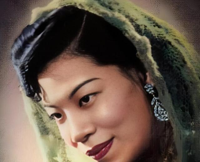 1950年，侯宝林将三位妻子叫到堂屋，四人坐下来商量留谁做“侯太太”，大太太和二