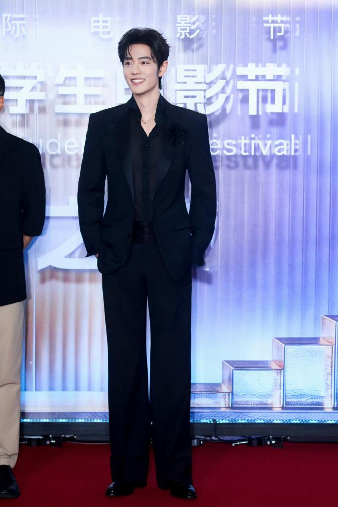 肖战已经连续多周霸榜德塔文名人IP风尚资产第一了，最近帅哥真是连续有好消息，从进