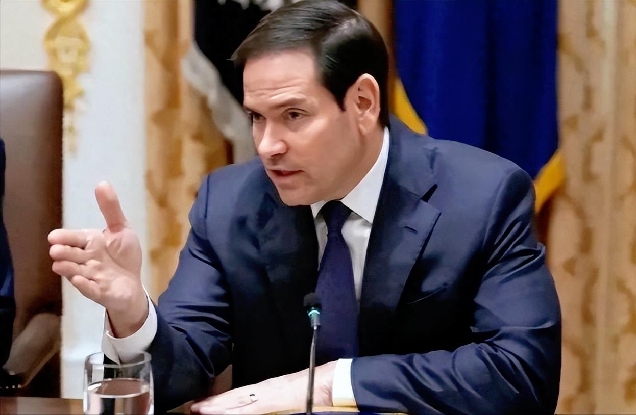 2026开年大离谱，美国要搞“殖民地”？特朗普亲自在佛罗里达州海湖庄园开记者会说