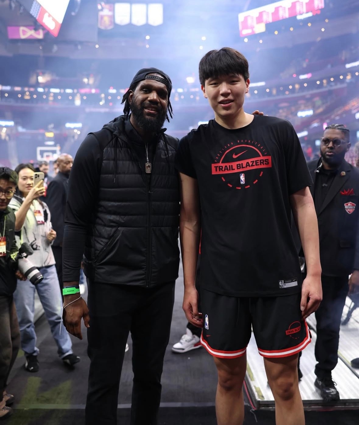 两位开拓者名宿的合影，瀚森现在英语进步飞快，果然环境对于学习语言很重要。nba杨