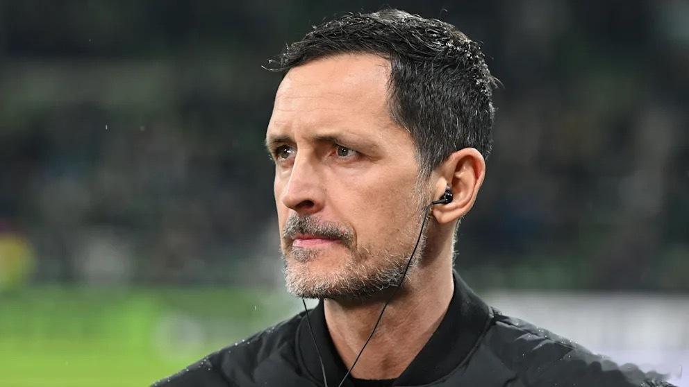 法兰克福又丢了三个球，最后时刻虽然扳平比分，但是体育董事克罗舍明确表示球队不能再