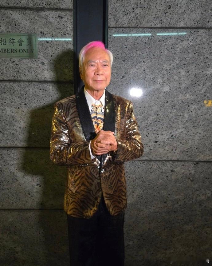 李龙基和王青霞还有联络 据港媒，李龙基昨日分手后首度现身，问到分手后的心情，他坦