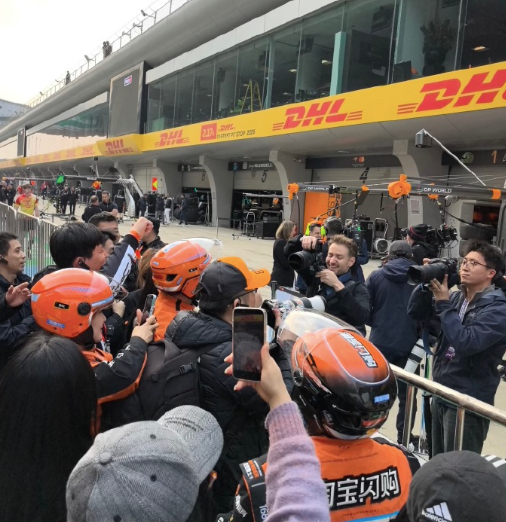 小迈，你的“外迈”到了，哈哈，世纪同框，迈凯伦也没想到吧～是自己的“同事”送来的