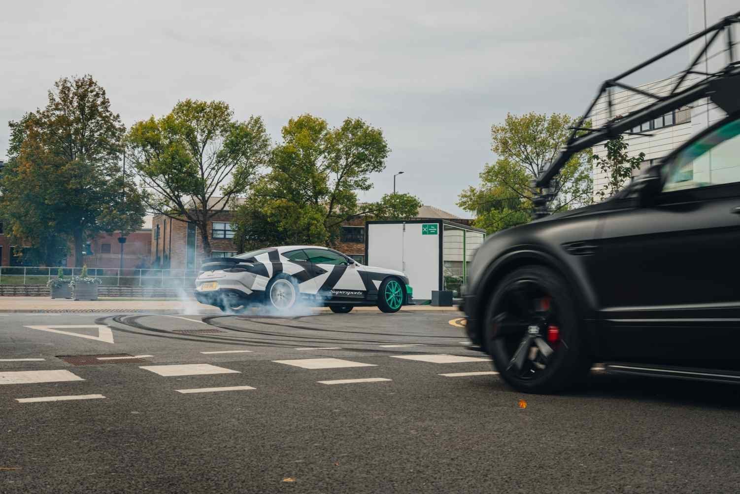 2026年4月3日 宾利汽车揭晓品牌史上最具动感的影片——《宾利Superspo