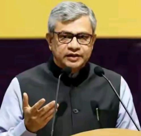 近日，印度科技部长瓦伊什瑙参加达沃斯世界经济论坛，面对众多媒体采访时高调宣称：印