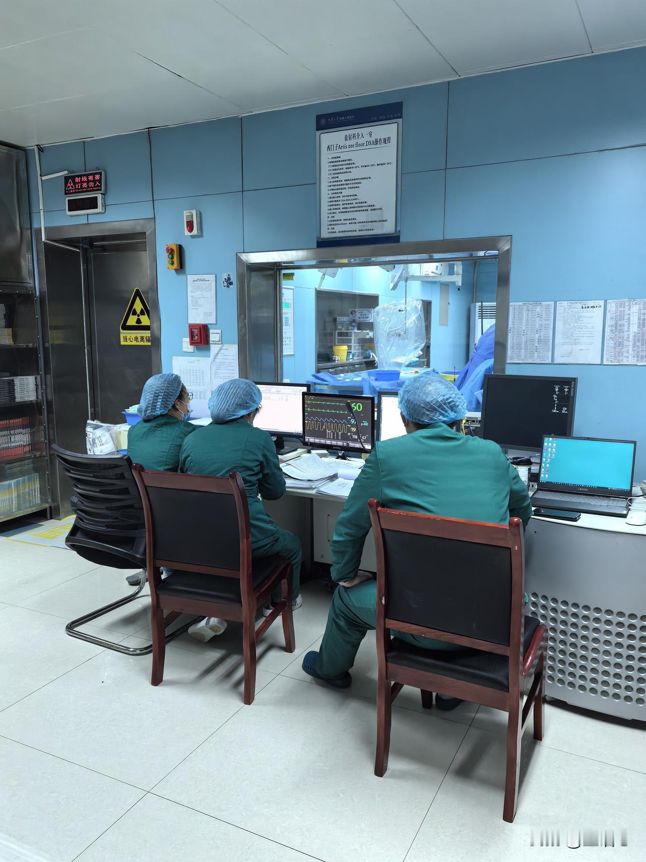 结果，在手术中遇到很多曲折，吴医生都当机立断，巧妙化解了，虽然手术超过三个小时，