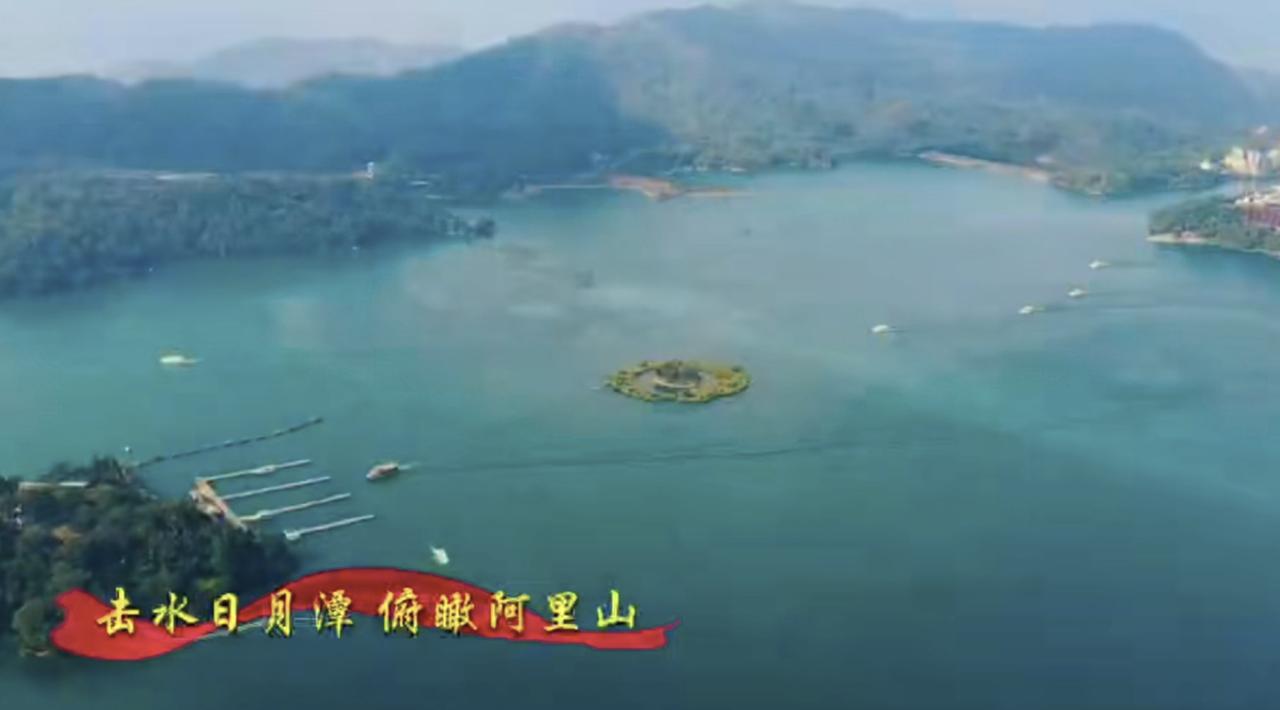 三个信号，似乎很明确了：

1、福建舰通过台湾海峡。

2、东部战区陆军，发布《