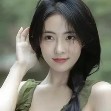 黑发美人，自然清新，宛如森林精灵。黑发红唇女神 黑发女神 黑发辣妹 乌发少女 黑