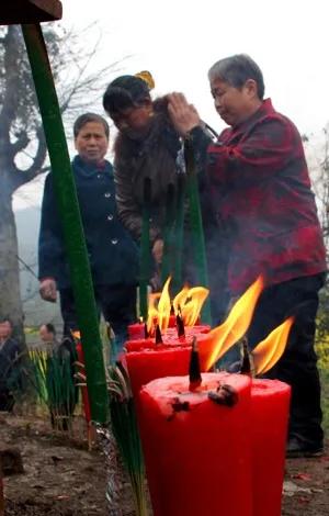 2010年，四川大地主刘文彩的后人祭祖引发当地群众强烈反对！2010年，臭名昭著