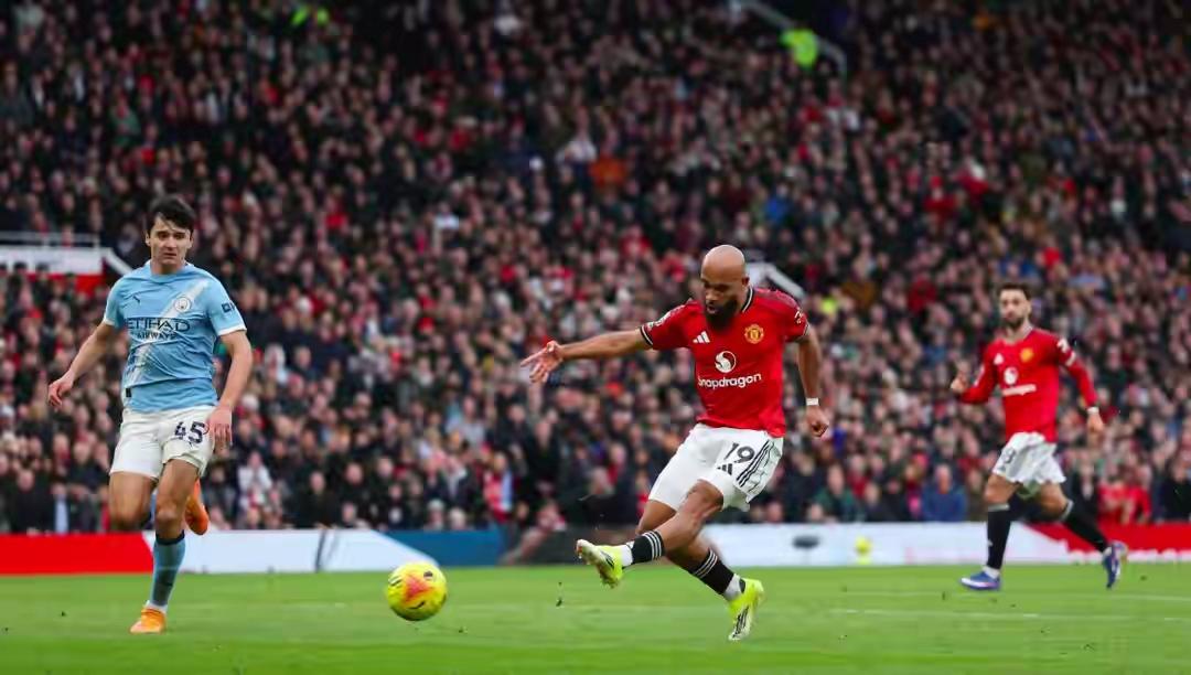 曼联：别看我在英超排名不咋的，但是我就是喜欢揍曼城……！

曼联2-0曼城，控球