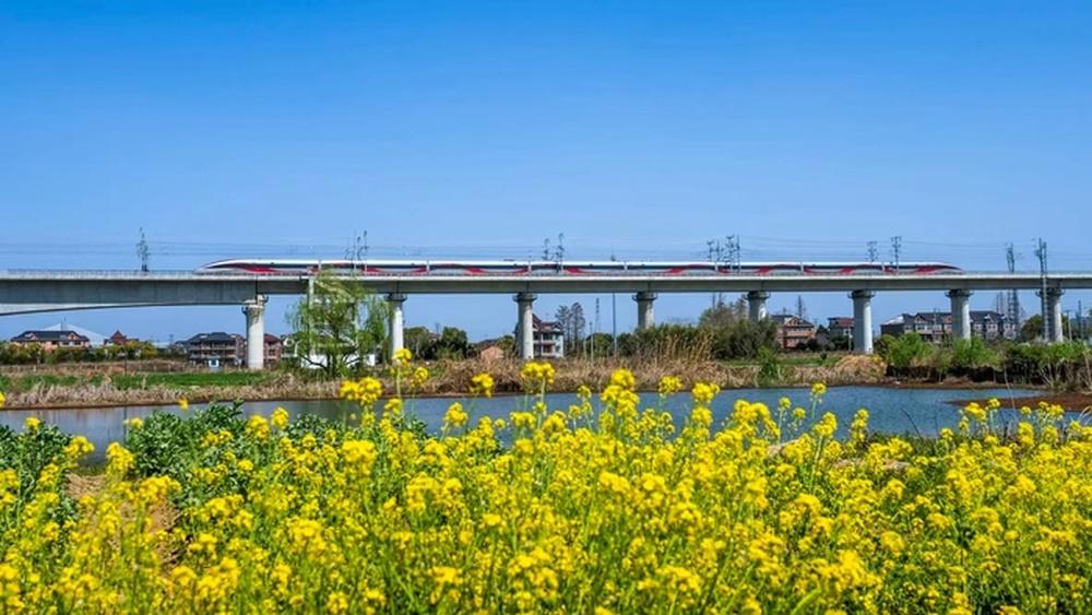 2026年一季度，全国铁路“成绩单”刷屏行业视野——完成固定资产投资1379亿元