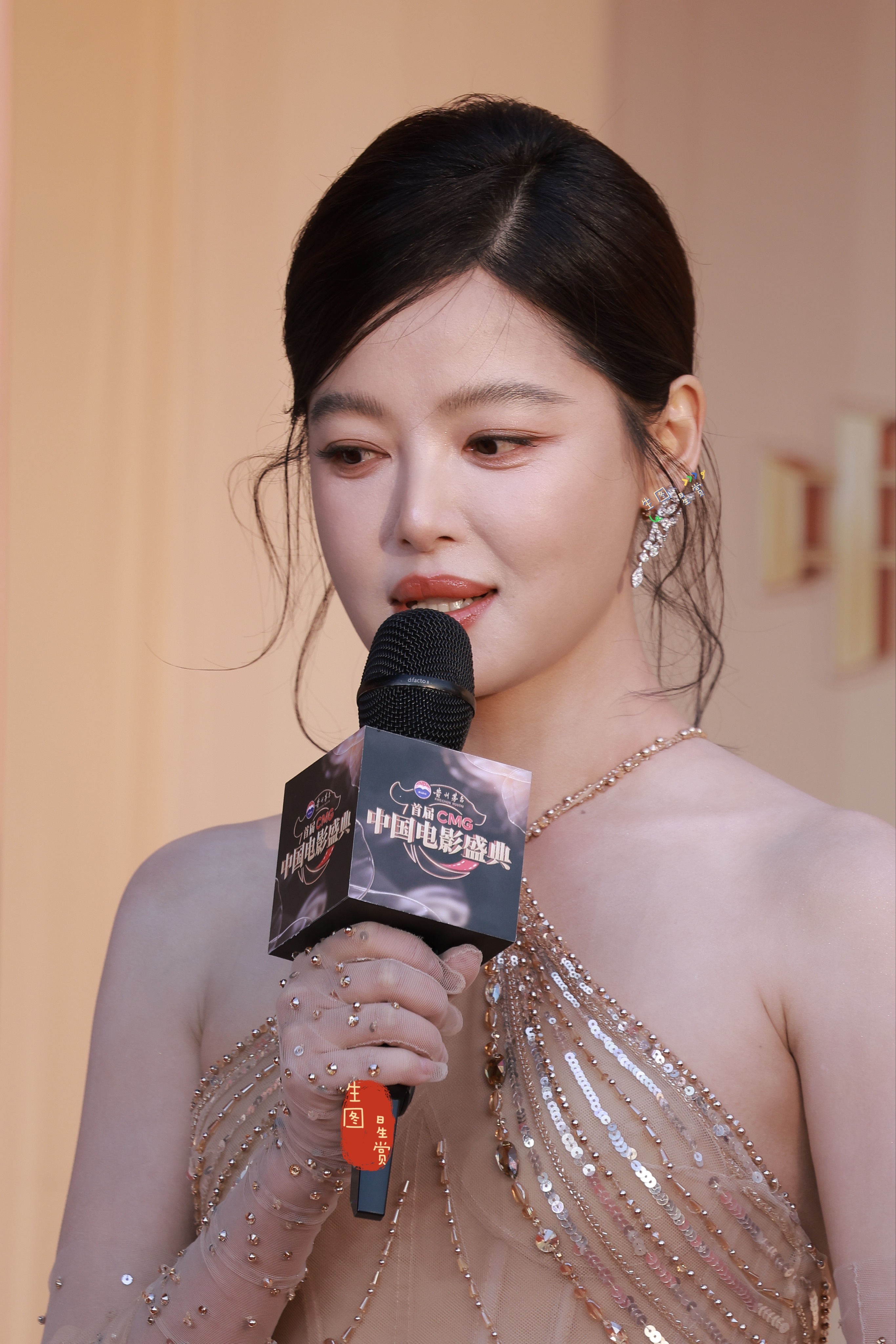 辛芷蕾CMG中国电影盛典红毯生图国际影后，珠光宝气✨✨辛芷蕾挂脖亮片纱裙