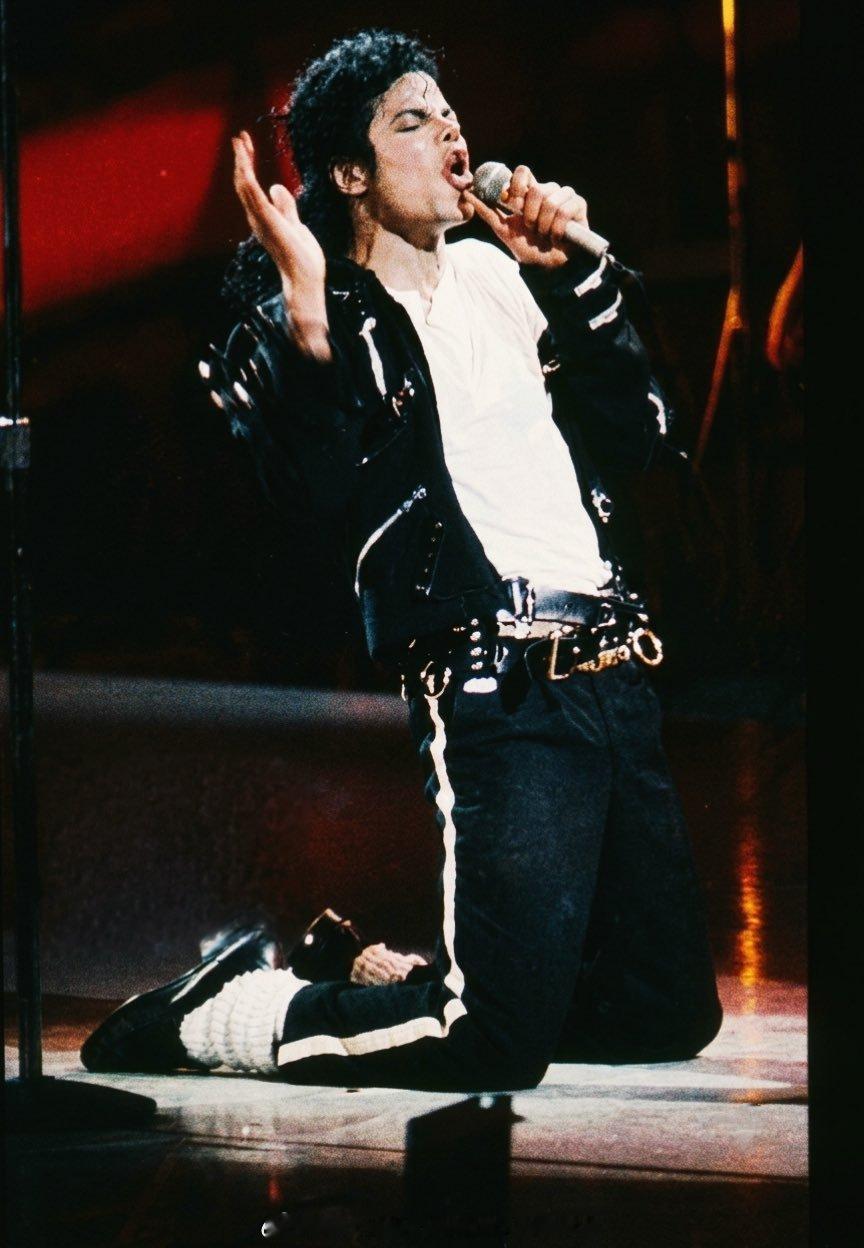 迈克尔杰克逊[超话]  Michael Jackson in the “BAD”