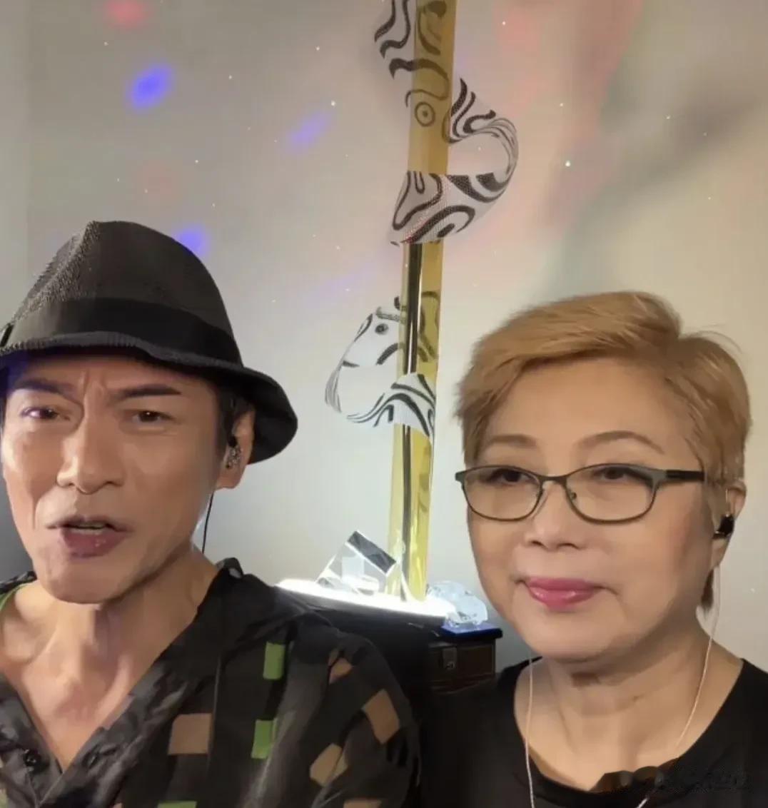 有一点我真的搞不明白，江华一直都是香港TVB当红的一线小生，就在他退圈那时，他仍