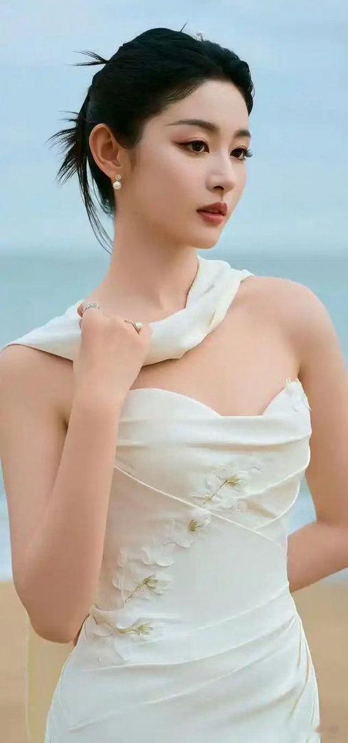 从路人到古装顶流：赵晴凭什么被于正力捧？揭秘新生代美人上位史 