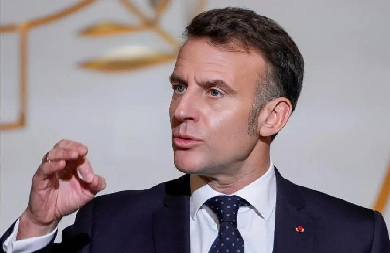 马克龙指责美国、
俄罗斯和东大试图