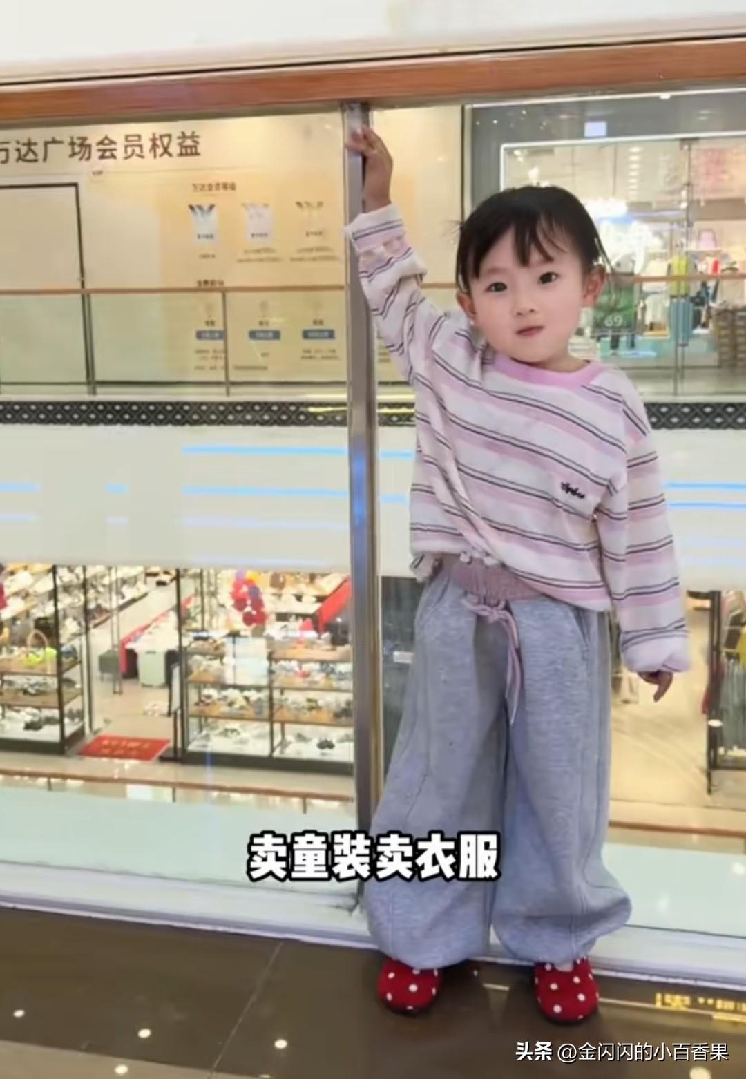 闪闪直接把顶级的起跑线走顺了，生在云端自带掌声，又在妈妈黄一鸣的教育下更出类拔萃