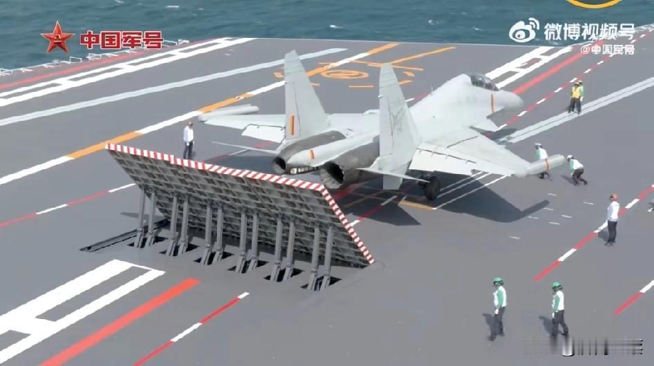 福建舰最新弹射画面简直太震撼了！微信公众号“人民海军”公布福建舰编队首次海上实兵