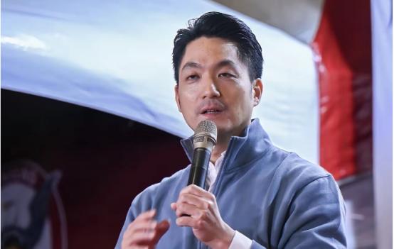 蒋万安近日呼吁大陆多进口台湾农产品，结果岛内马上有人提出一个很现实的问题：台湾想
