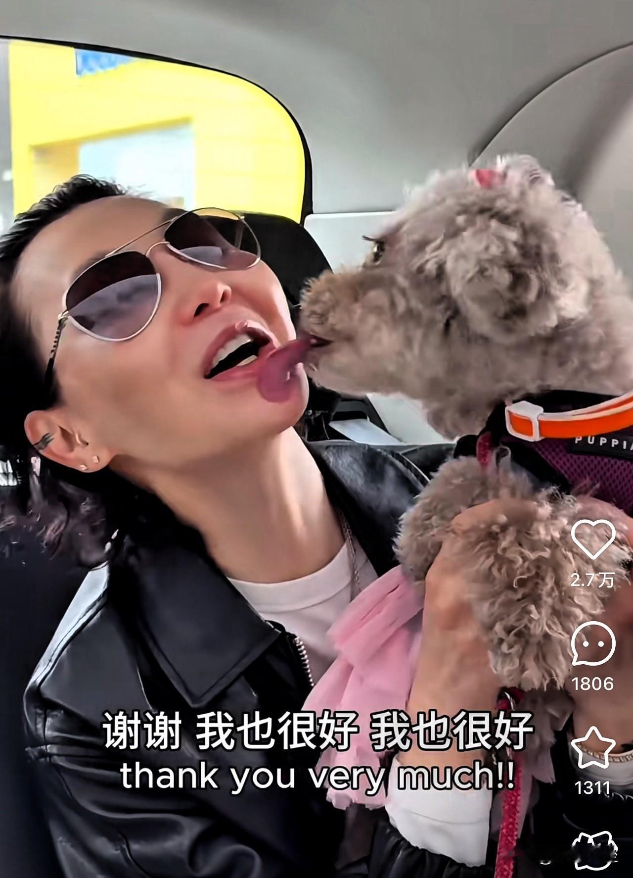 都说舔狗的活不好干，
狗舔人的活，是第一次见。
和狗狗这样接吻你能接受吗？