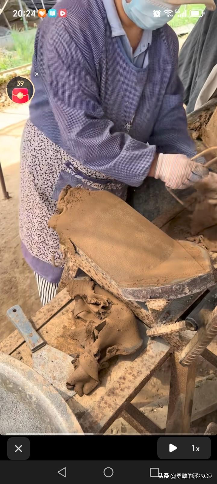 农村制作三青瓦手工业，真有那么神，谁做谁发财？我看未必。
三青瓦在传统建筑中确有