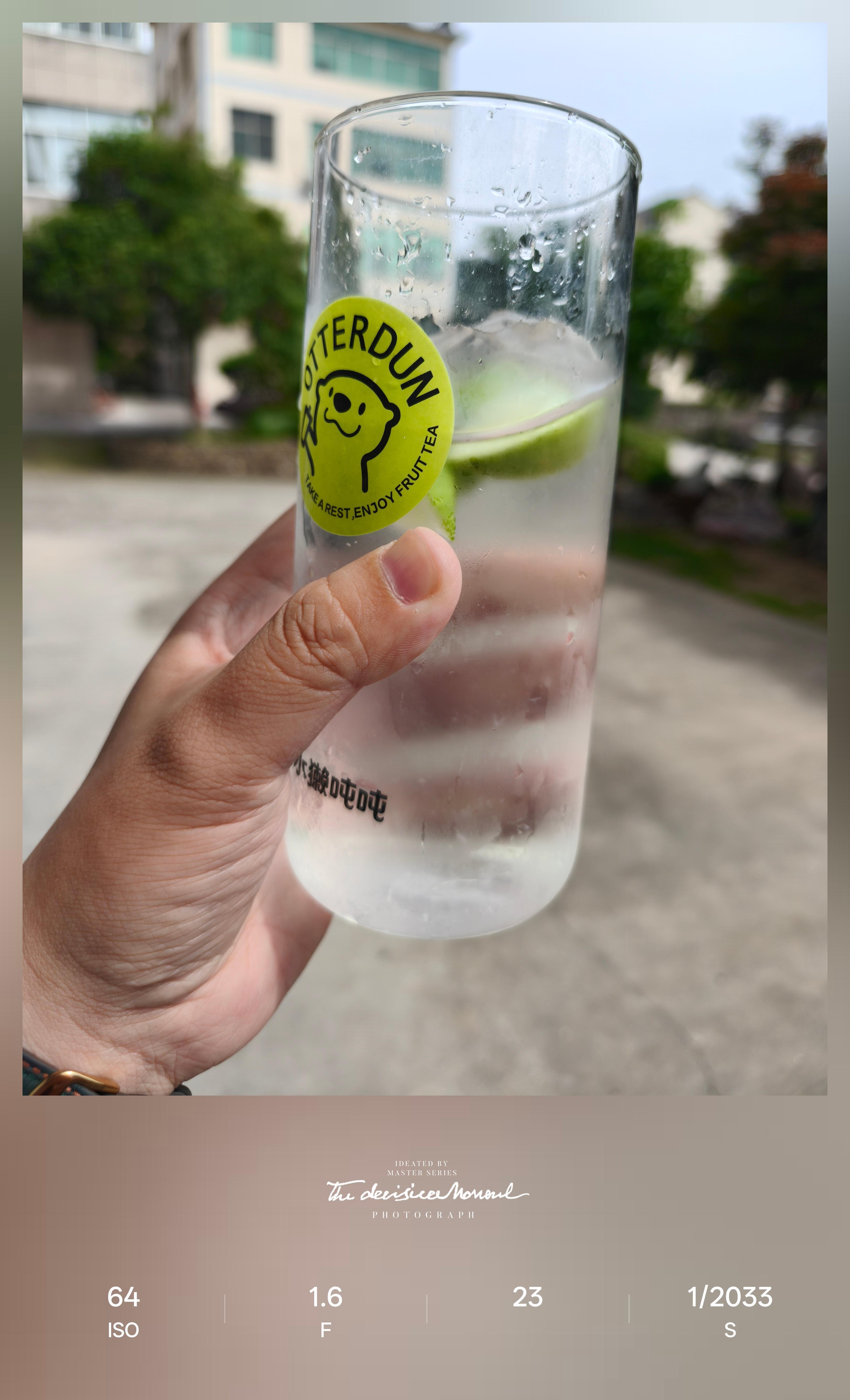 这两天这么热来喝一杯柠檬水[种树] ​​​