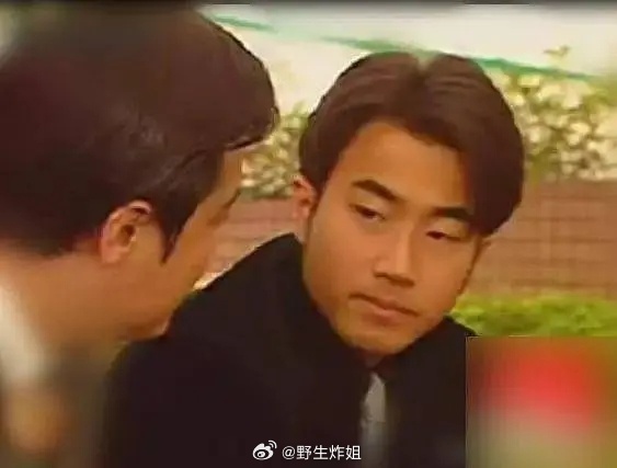 但感觉就开心早期和后来几乎两个样子，是整了容了还是减肥了？曝刘恺威新恋情