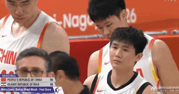 中国男篮全场三分21中7、命中率33%，伊朗男篮三分33中15、命中率45%。中