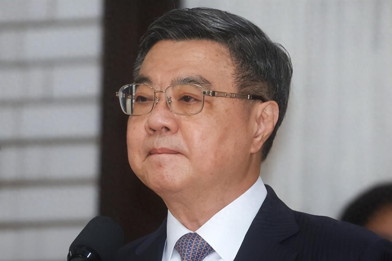 台“行政院长”卓荣泰今天上午赴新北市出席“新创总会新北办公室”开幕式，对于蓝营要