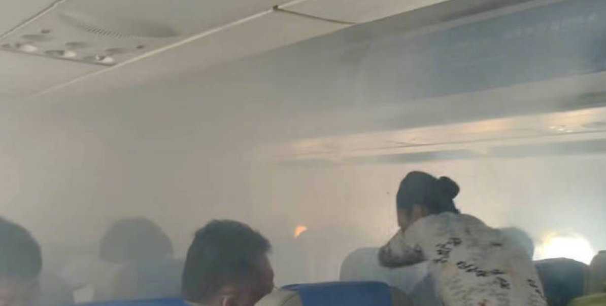 【航班飞行中旅客携带充电宝冒烟】天津航空回应旅客携带充电宝冒烟 天津航空在社交平