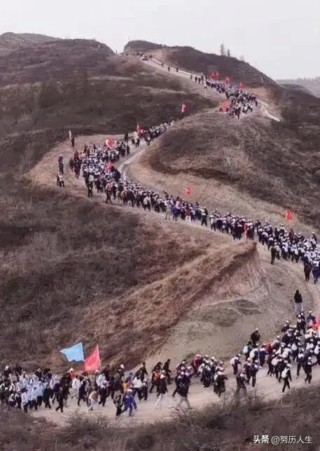 不像话！居然有人对宁夏固原市3000师生徒步百里（108里，用时16小时左右）祭