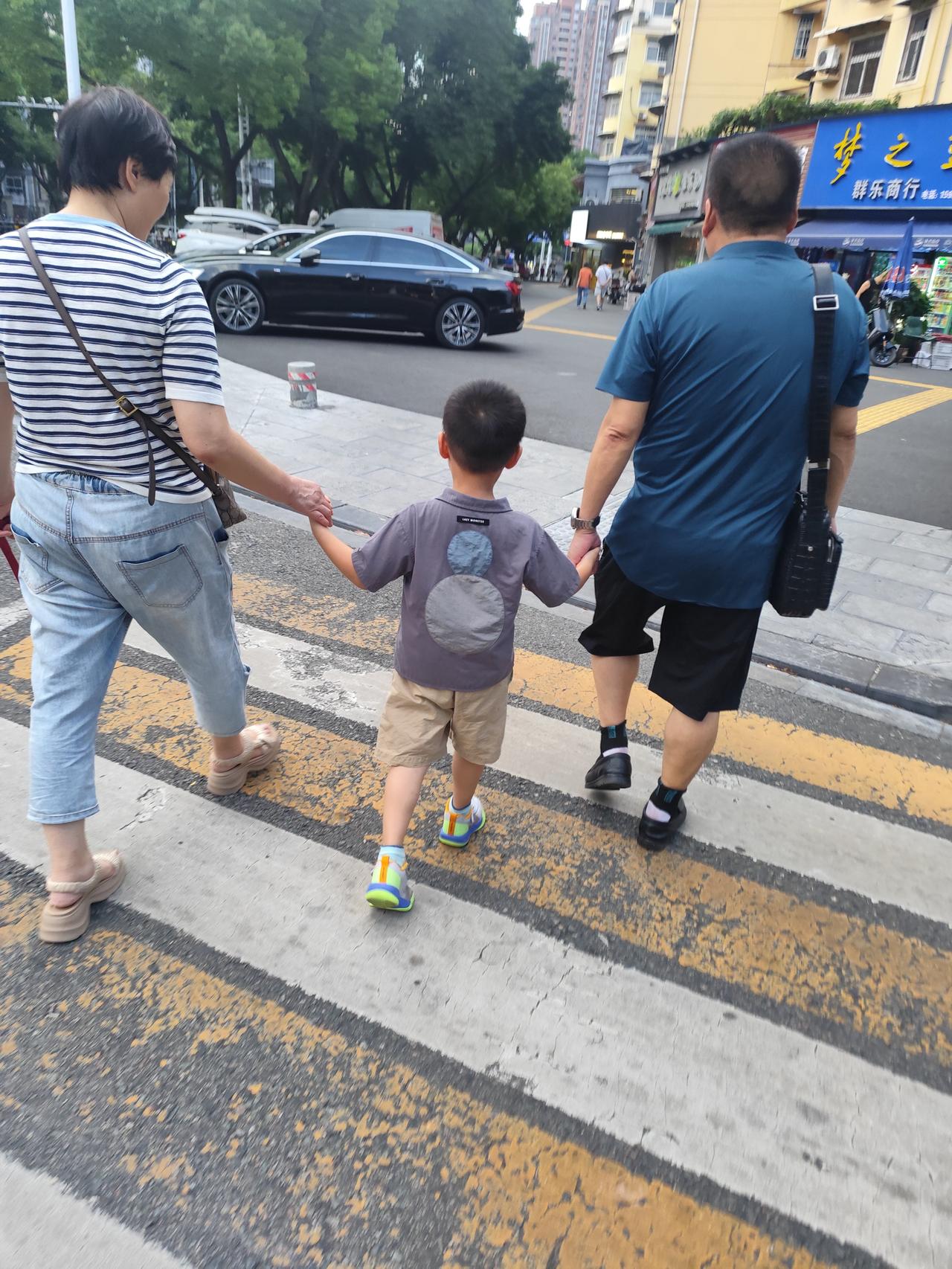 以上这几条，年龄越大的女性，优势将逐步淡去，甚至化为乌有，青春美貌不用提，如果按