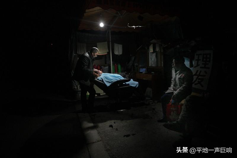 很多人没有意识到，当自己成为一个中年人的时候，

与此同时，你的父母就是一个妥妥