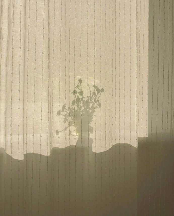 一个人总是可以善待他毫不在意的人。——王尔德