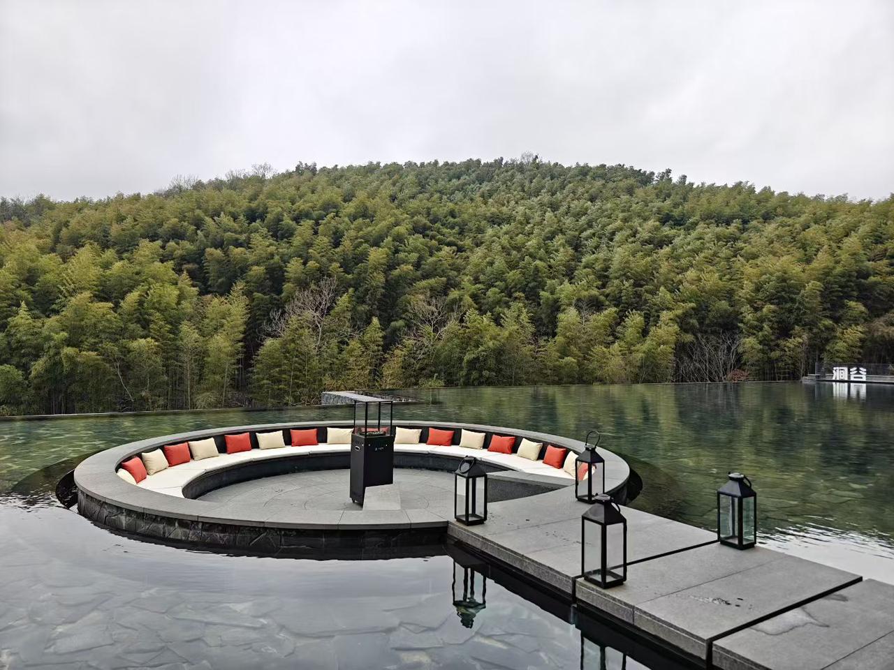 人间烟火是正道

春节已过，听诸多故事。烟火方是人生。岁月若白驹过隙，揽镜自顾，