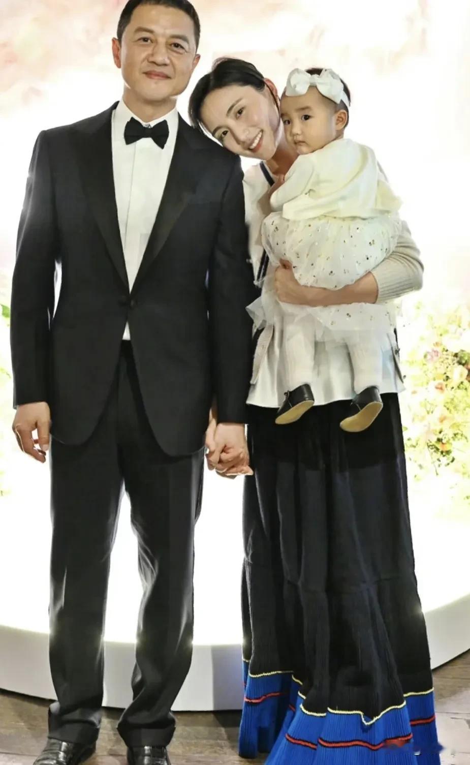 很早以前还专门了解了李亚鹏一下，他是理科生，竞赛成绩还不错，当年还能去哈工大，真